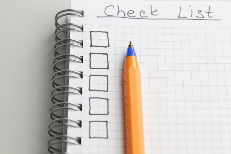 نوشتن چک لیست هفتگی و ماهانه از عوامل موفقیت در فریلنسری است.